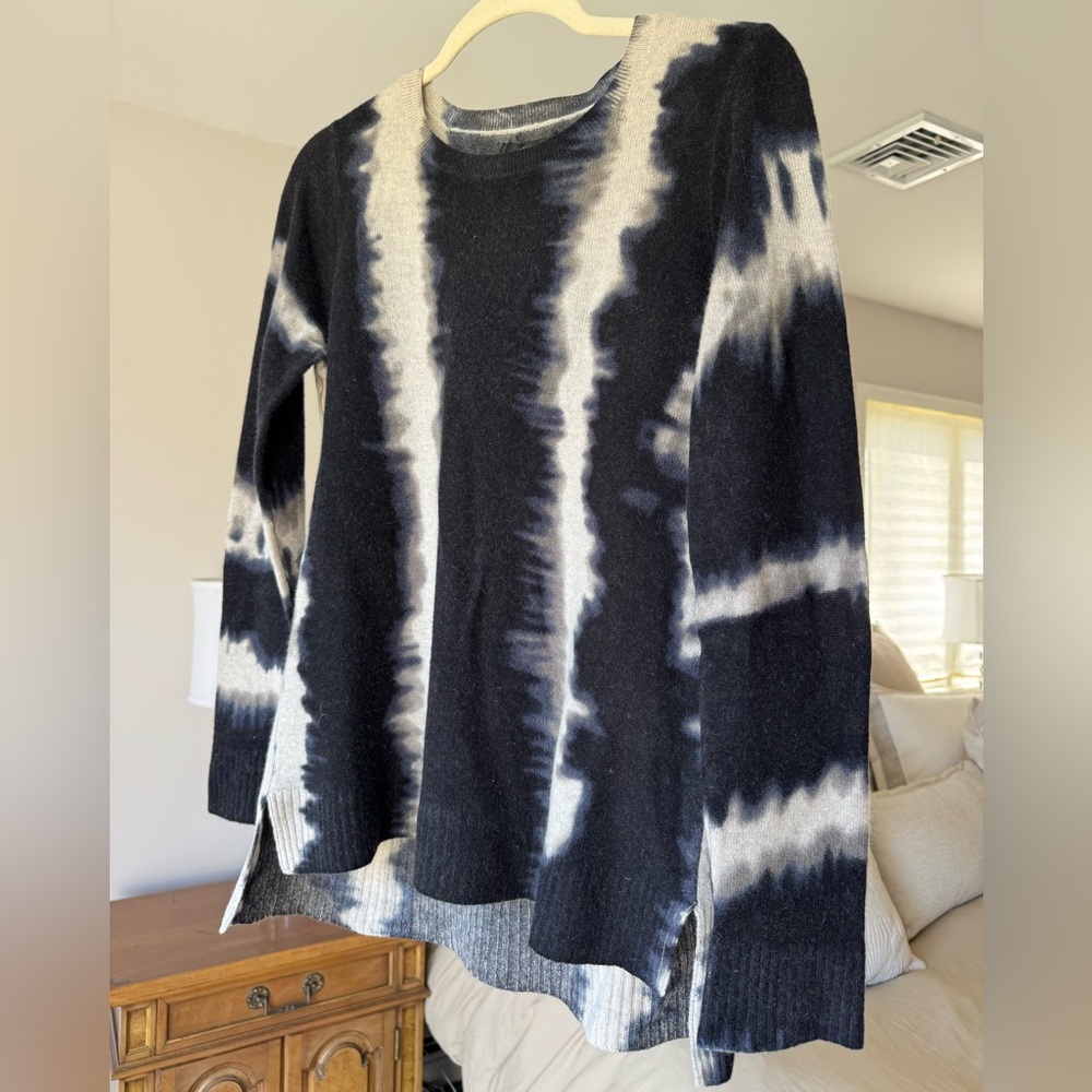 Only Mine Black/Cream/Blue/Beige Cashmere Knit Sweater, sz L